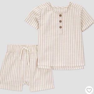 New with tags Carters Striped Beige and White Buttoned Set size 18m